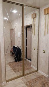 Двери купе зеркальные c алмазной гравировкой